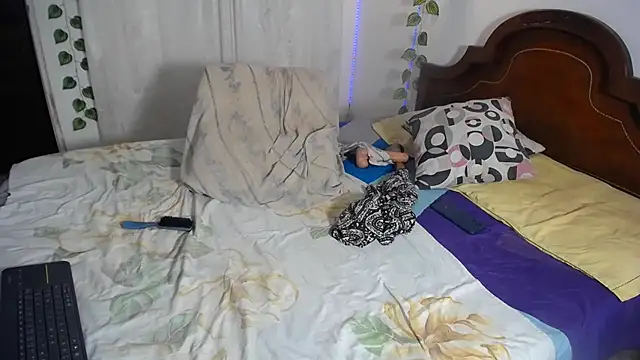 Snapshot of ivonne__hott1 chatting on 14, 12, 2025 ivonne hott1 online show from 14, 12, 2025