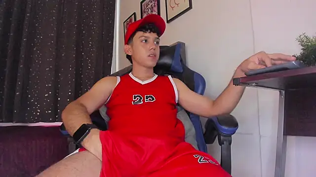 Snapshot of The_skinnyguys chatting on 7, 3, 2026 The skinnyguys online show from 7, 3, 2026