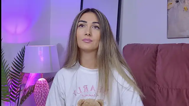 Snapshot of NicolLopeze chatting on 3, 10, 2025 NicolLopeze online show from 3, 10, 2025