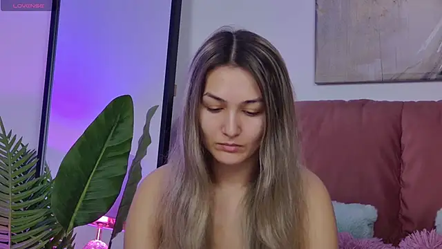 NicolLopeze online show from 17, 11, 2025