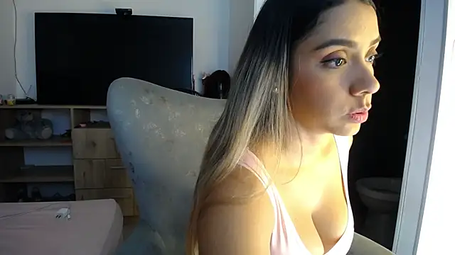 natalie fox23 online show from 22, 1, 2025