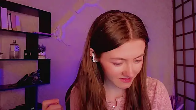 KateCuddle online show from 4, 2, 2025