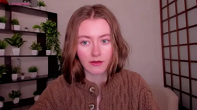 Snapshot of KateCuddle chatting on 17, 12, 2025 KateCuddle online show from 17, 12, 2025