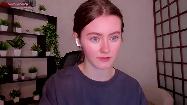 Snapshot of KateCuddle chatting on 19, 12, 2025 KateCuddle online show from 19, 12, 2025