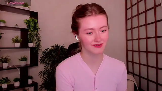 Snapshot of KateCuddle chatting on 15, 6, 2026 KateCuddle online show from 15, 6, 2026