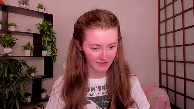 Snapshot of KateCuddle chatting on 25, 6, 2026 KateCuddle online show from 25, 6, 2026