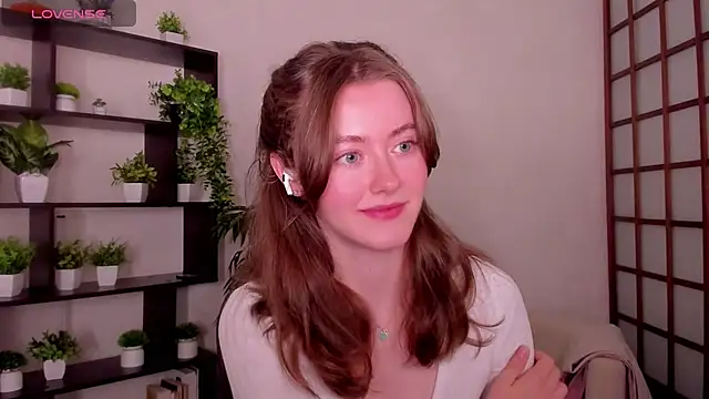 Snapshot of KateCuddle chatting on 9, 7, 2026 KateCuddle online show from 9, 7, 2026