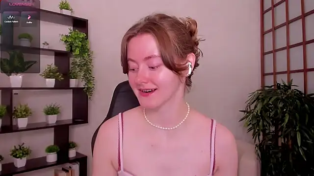 Snapshot of KateCuddle chatting on 15, 7, 2026 KateCuddle online show from 15, 7, 2026