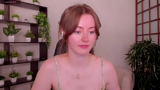 Snapshot of KateCuddle chatting on 17, 7, 2026 KateCuddle online show from 17, 7, 2026
