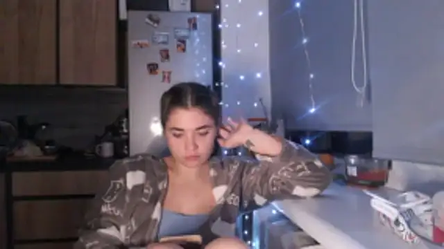 Snapshot of delightful_sofi chatting on 17, 12, 2025 delightful sofi online show from 17, 12, 2025