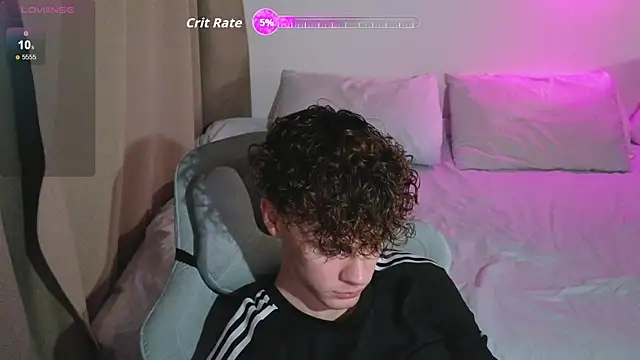 Snapshot of cute_thomas chatting on 7, 4, 2026 cute thomas online show from 7, 4, 2026