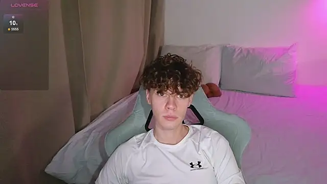 Snapshot of cute_thomas chatting on 24, 4, 2026 cute thomas online show from 24, 4, 2026