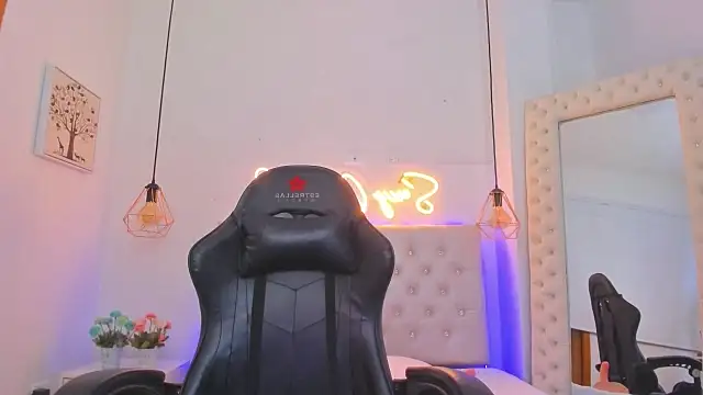 xiomara  cortes online show from 4, 2, 2025