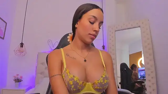 xiomara  cortes online show from 4, 3, 2025