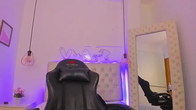 xiomara  cortes online show from 17, 3, 2025