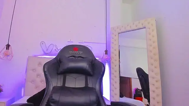 xiomara  cortes online show from 20, 3, 2025