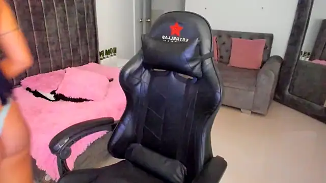 xiomara  cortes online show from 18, 9, 2025