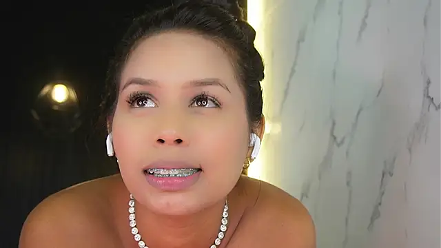 Snapshot of charlotte_01 chatting on 22, 2, 2025 charlotte 01 online show from 22, 2, 2025