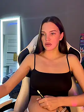 Snapshot of julia_fly chatting on 10, 11, 2025 julia fly online show from 10, 11, 2025