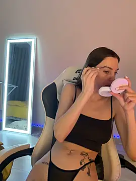 julia fly online show from 19, 3, 2026