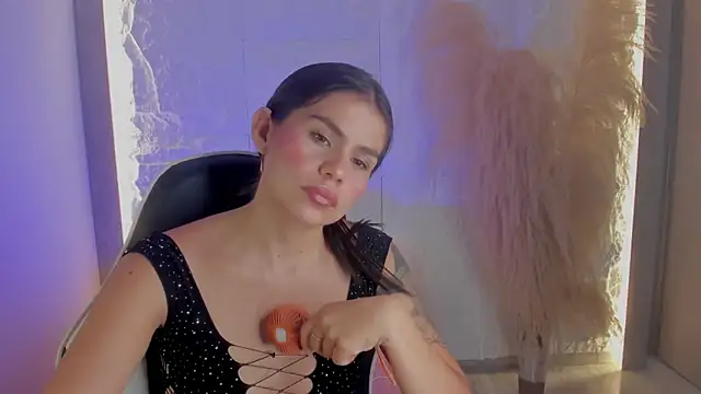 dominique25  online show from 22, 5, 2026
