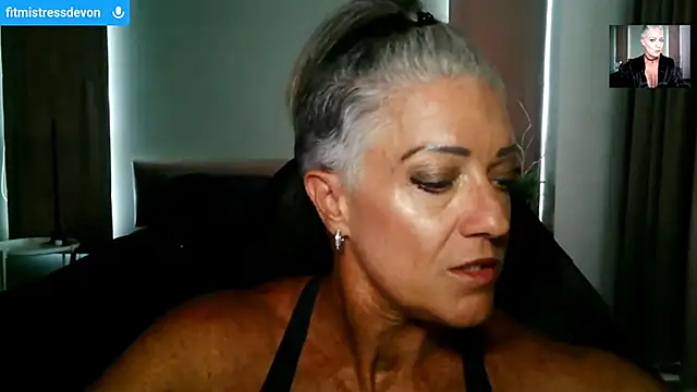 Snapshot of Devon2020 chatting on 5, 4, 2026 Devon2020 online show from 5, 4, 2026