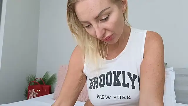 Snapshot of Allys chatting on 16, 9, 2025 Allys online show from 16, 9, 2025