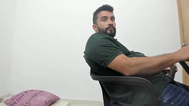 Snapshot of isearchcompany chatting on 8, 11, 2025 isearchcompany online show from 8, 11, 2025