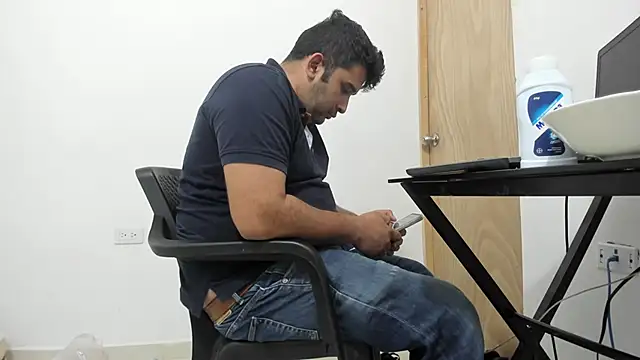 Snapshot of isearchcompany chatting on 30, 11, 2025 isearchcompany online show from 30, 11, 2025