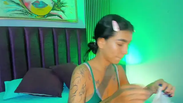 LauraAristizabal online show from 21, 11, 2025