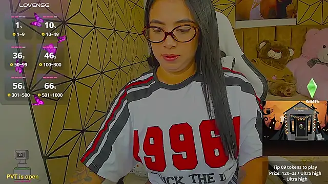 Snapshot of vane_lopez_ chatting on 28, 10, 2025 vane lopez online show from 28, 10, 2025