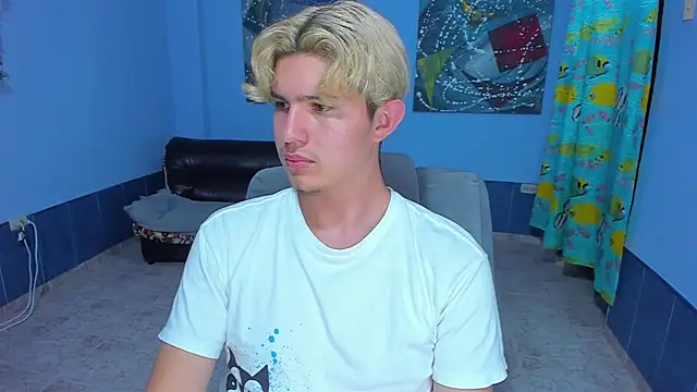 Snapshot of patrik_027 chatting on 28, 10, 2025 patrik 027 online show from 28, 10, 2025