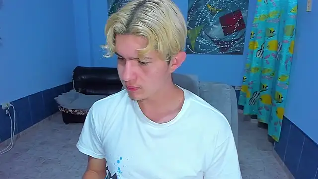 Snapshot of patrik_027 chatting on 28, 10, 2025 patrik 027 online show from 28, 10, 2025