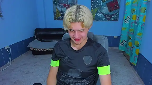 Snapshot of patrik_027 chatting on 3, 11, 2025 patrik 027 online show from 3, 11, 2025