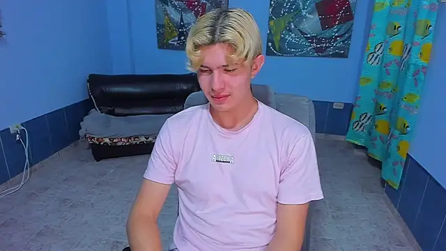 Snapshot of patrik_027 chatting on 17, 11, 2025 patrik 027 online show from 17, 11, 2025