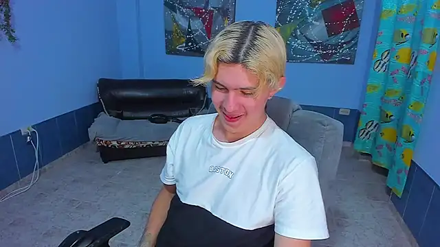 Snapshot of patrik_027 chatting on 21, 11, 2025 patrik 027 online show from 21, 11, 2025