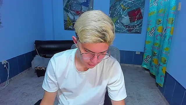 Snapshot of patrik_027 chatting on 24, 11, 2025 patrik 027 online show from 24, 11, 2025