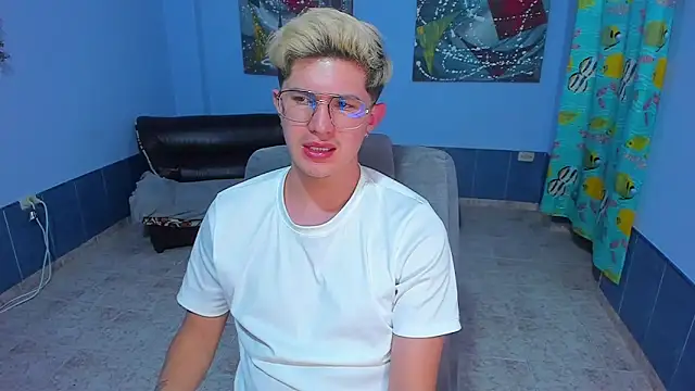 Snapshot of patrik_027 chatting on 25, 11, 2025 patrik 027 online show from 25, 11, 2025