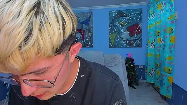 Snapshot of patrik_027 chatting on 30, 11, 2025 patrik 027 online show from 30, 11, 2025