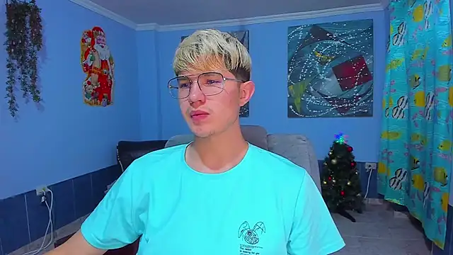 Snapshot of patrik_027 chatting on 1, 12, 2025 patrik 027 online show from 1, 12, 2025