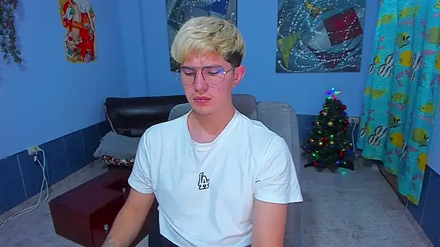 Snapshot of patrik_027 chatting on 3, 12, 2025 patrik 027 online show from 3, 12, 2025