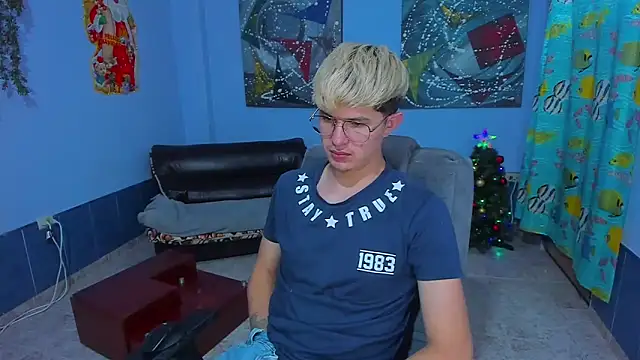 Snapshot of patrik_027 chatting on 3, 12, 2025 patrik 027 online show from 3, 12, 2025