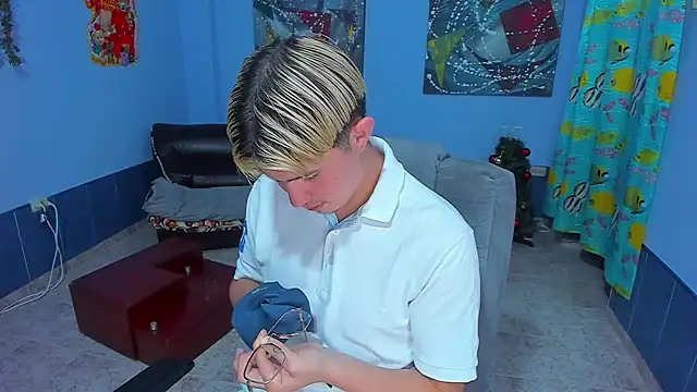 Snapshot of patrik_027 chatting on 5, 12, 2025 patrik 027 online show from 5, 12, 2025