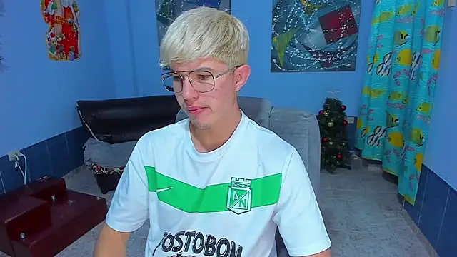 Snapshot of patrik_027 chatting on 15, 12, 2025 patrik 027 online show from 15, 12, 2025