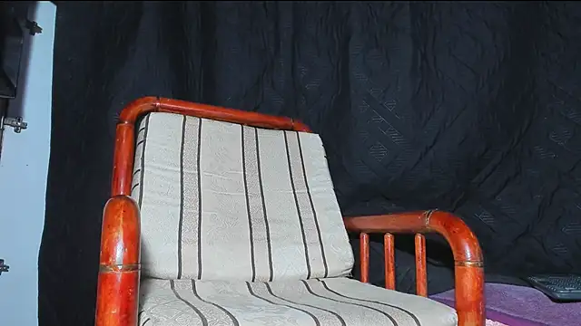 Snapshot of damn_fox chatting on 7, 2, 2026 damn fox online show from 7, 2, 2026