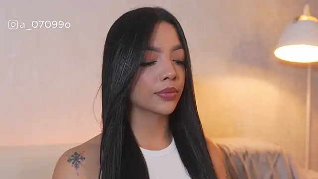 Snapshot of sarah_hiill chatting on 17, 12, 2025 sarah hiill online show from 17, 12, 2025