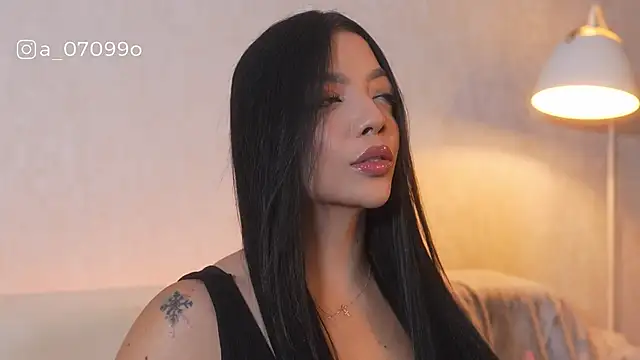 Snapshot of sarah_hiill chatting on 19, 12, 2025 sarah hiill online show from 19, 12, 2025