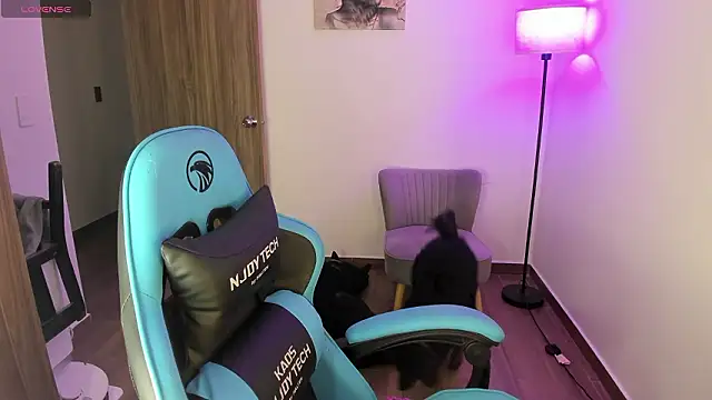 Snapshot of Miss_Nicole chatting on 13, 3, 2026 Miss Nicole online show from 13, 3, 2026