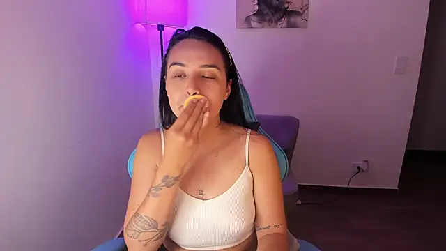 Snapshot of Miss_Nicole chatting on 4, 4, 2026 Miss Nicole online show from 4, 4, 2026