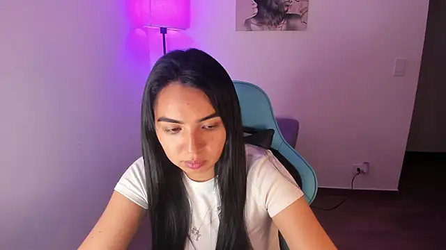 Snapshot of Miss_Nicole chatting on 5, 4, 2026 Miss Nicole online show from 5, 4, 2026